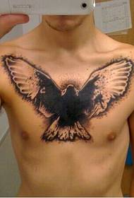 European boys and girls chest full of personality pigeon tattoo pattern
