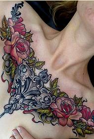 seksowna kobieta w klatce piersiowej osobowość moda kwiat tatuaż obraz obraz