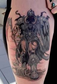 Patró de tatuatge de guerrer fosc de grans colors