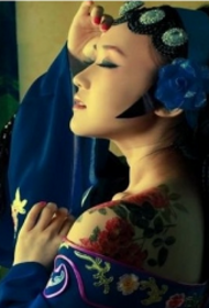 Hua Dan beauty shoulder painted rose tattoo pattern