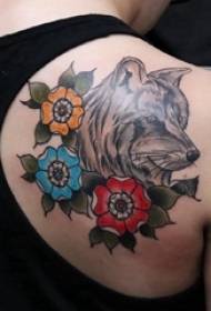 zadné rameno tetovanie dievča rameno kvetina a vlčí hlava tetovanie obrázok