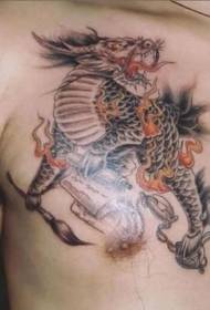 Mellkas uralkodó tűz egyszarvú tetoválás