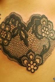 dziewczyny w klatce piersiowej piękne koronki miłość wzór tatuażu