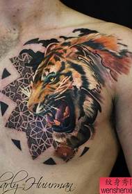 duuschtereg dominéierend Tiger Tattoo funktionnéiert