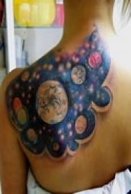 tatuaje de hombro creativo colorido