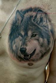 胸ファッションハンサムなオオカミの頭のタトゥー