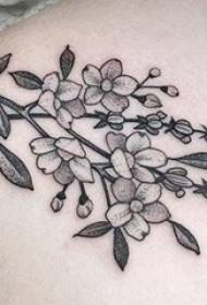 κορίτσι ώμο μαύρο γκρίζο σημείο αγκάθι απλή γραμμή μικρό Φρέσκο λουλούδι εικόνα τατουάζ λουλουδιών
