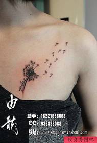 女生前胸流行流行的黑白蒲公英纹身图案