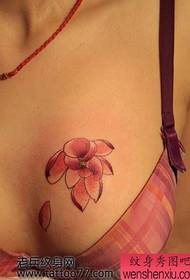 ʻ alternativelelo hualoaʻa ʻōkole ʻo Lotus tattoo pattern