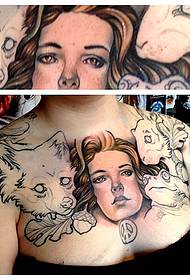 rekomandojmë një portret të bukur tatuazhesh për gjoksin femëror