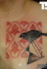 isifuba sangaphambili iphethini elincane le-sparrow tattoo