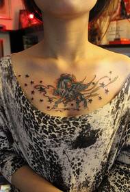girls chest beautiful and beautiful Tama tattoo pattern picture