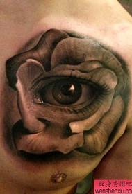 odporúčané tetovanie kvetina hrudníka oko vzor