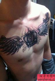 vyriškos priekinės krūtinės dalies kietas vainiko sparnų tatuiruotės modelis