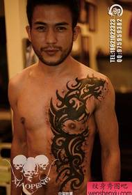 muški prednji prsa super zgodan domineering totem tetovaža uzorak