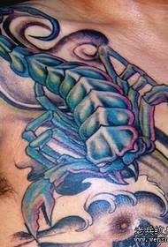 蝎子纹身图案:一款胸部彩色蝎子纹身图案