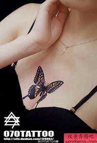 schoonheid borst prachtige vlinder tattoo patroon