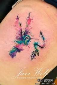 肩蜂鳥飛濺墨水顏色花卉紋身圖案