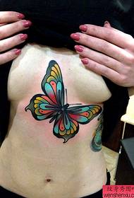 đề nghị một hình xăm bướm màu ngực hoạt động
