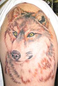 肩のオオカミの頭のタトゥーパターン