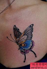 profesjonele tatoeëring: Ofbylding mei vlinder tatoetepatroan