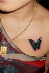 мода красота гърдите красива пеперуда модна снимка татуировка