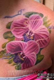 ženski prsni molj orhideje tatoo vzorec