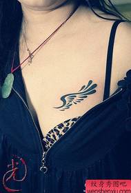 güzellik göğüs moda popüler totem kanatları dövme deseni
