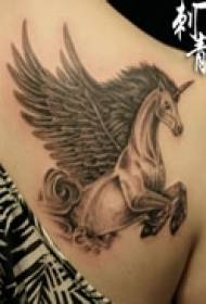 klassyk skitterend unicorn tatoeëpatroon