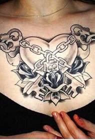 pige bryst personlighed hjertekæde tatoveringsmønster