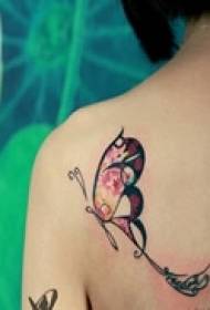 tatuaje de mariposa de temperamento hermoso
