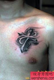 vyriškos krūtinės tekančio kryžiaus tatuiruotės modelis