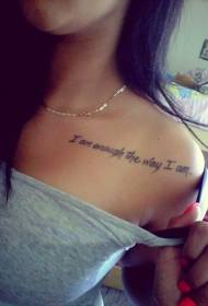 gadis bahu kecil pola tato Inggris segar