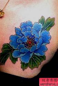 Tatuaggio: foto modello petto peonia blu tatuaggio