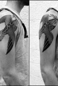 ragazzino spalla linea geometrica nera foto di piccoli uccelli animali tatuaggio