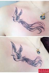 татуировка ключицы тотем феникс женщина