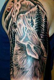 плечо лесной рисунок волка тату