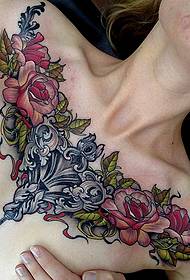 eng Brust Perséinlechkeet populär Blummen Tattoo Bild