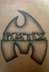 plecu Wu Tang klana logo tetovējums