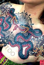 шема на тетоважа змија за личност во градите