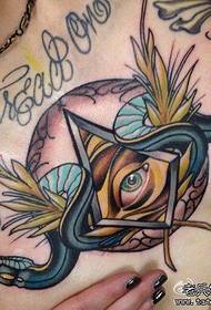prednja škrinja super zgodan cool uzorak tetovaže Božjeg oka