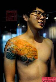 груди класичний візерунок татуювання сходу сонця