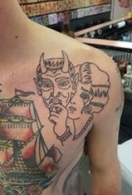 плечо простая татуировка мужская маска на плече и татуировка портрета персонажа
