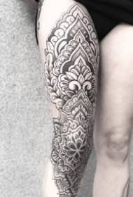 Punxes clàssiques: un conjunt clàssic de dissenys de tatuatges punxants amb braços