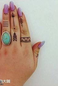Vzor tetovania lukostreľby prstov