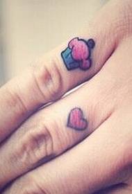 Recommend a female finger cake tattoo pattern picture