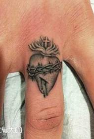 Model de tatuaj dragoste cu degetul