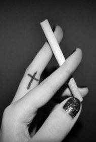 Recommend a finger cross tattoo pattern picture