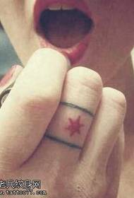 Finger beautiful six-pointed star tattoo pattern