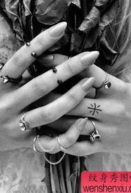 Tetovaža prstima